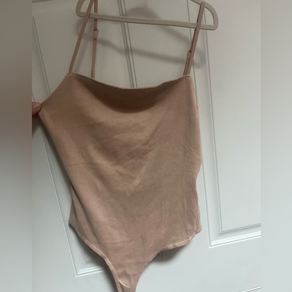 Kittenish tan ribbed bodysuit size large‎ adjustable square neck